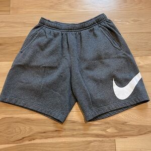 Nike Sportswear Club Men’s Graphic Shorts Size Medium